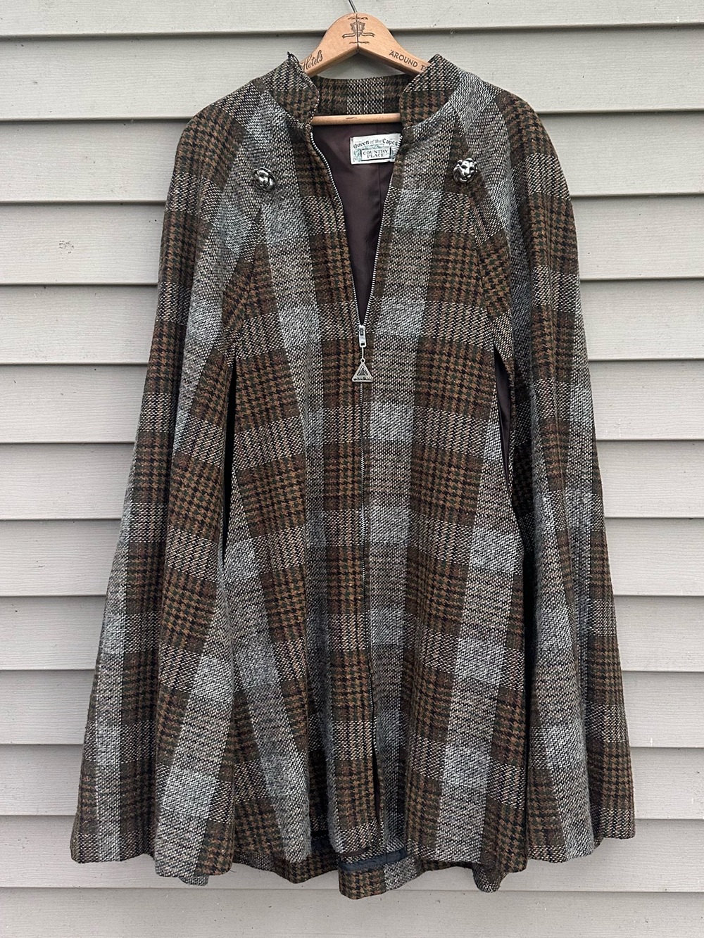 Vintage plaid wool cape women’s lion head buttons country Place